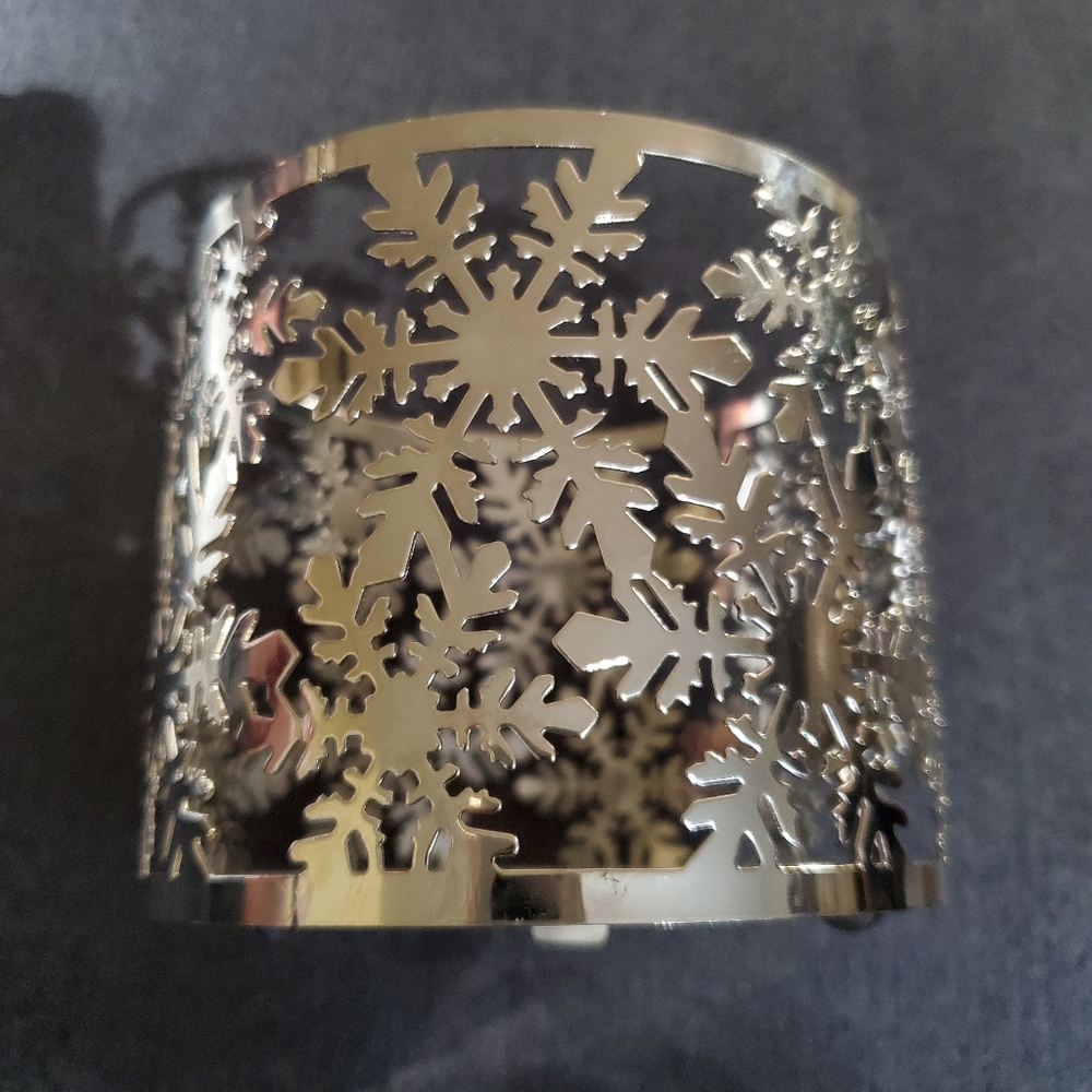EUC BATH AND BODY WORKS CANDLE HOLDER